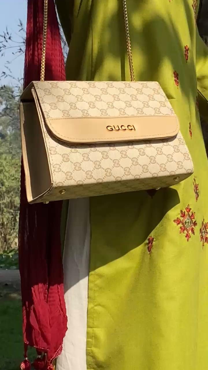 Gucci Skin Brown Soulder Bag With Metal Strap